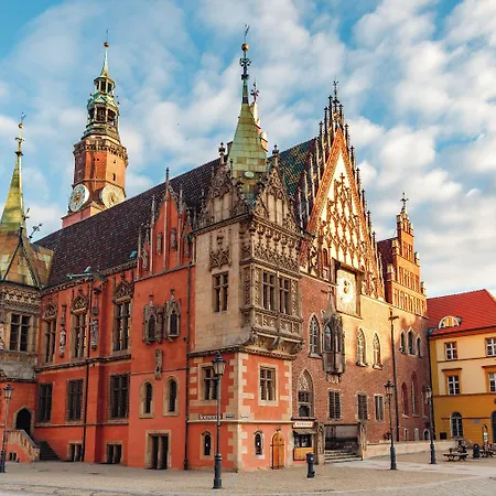 Rynek 30 بيت شباب